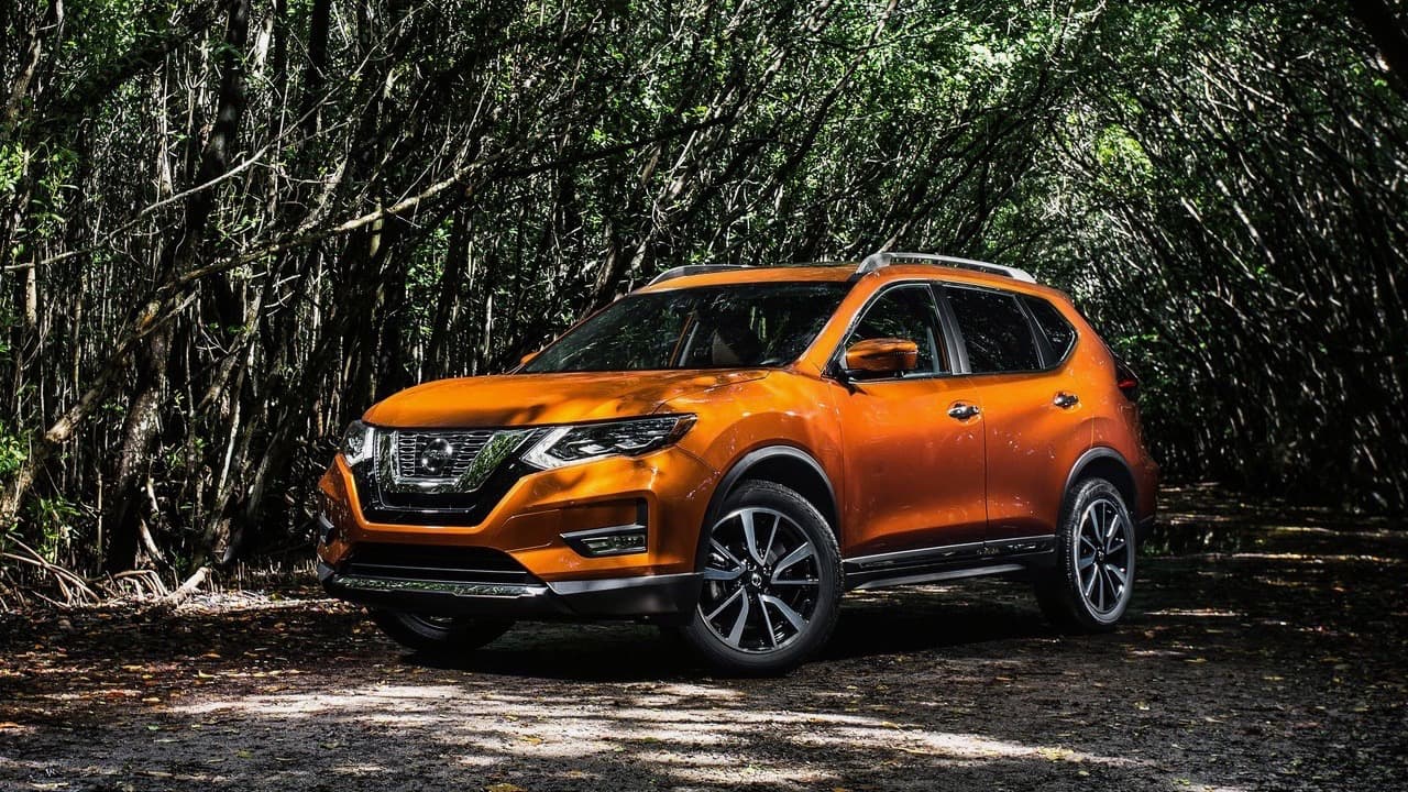 <h3 class="cms-h3-H3"><b>5. Nissan Rogue</b></h3>
<br>
<br>Con una
<b>ganancia del 22.3%</b> en relación a sus ventas en 2016, la mayor ganancia de modelo alguno en esta lista, la camioneta crossover compacta de Nissan continuó su meteórico ascenso en el gusto del público estadounidense durante 2017. La Nissan Rogue dió así
<b>un salto de 5 puestos</b> en relación al escalafón de 2016 con
<b>403,465 unidades vendidas</b>.