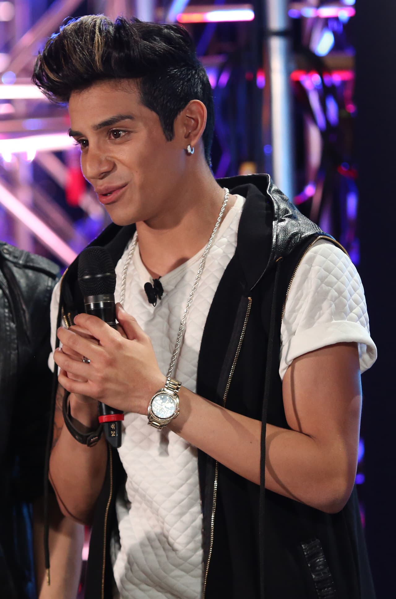 Ezequiel optó por un chaleco para tratar de diferenciarse de su hermano. Was it a hit or miss?