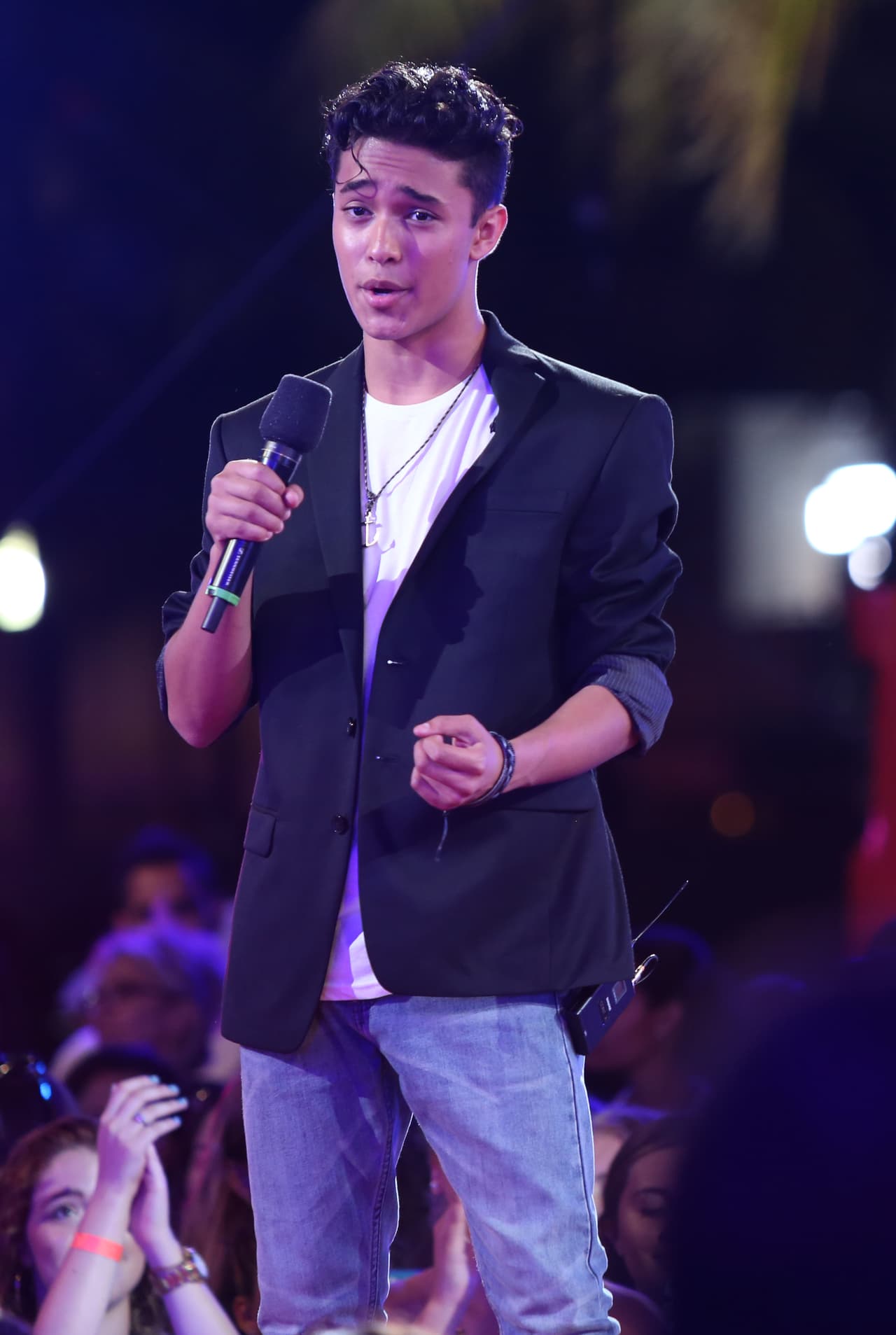 Joel looked very sharp with that blue blazer.