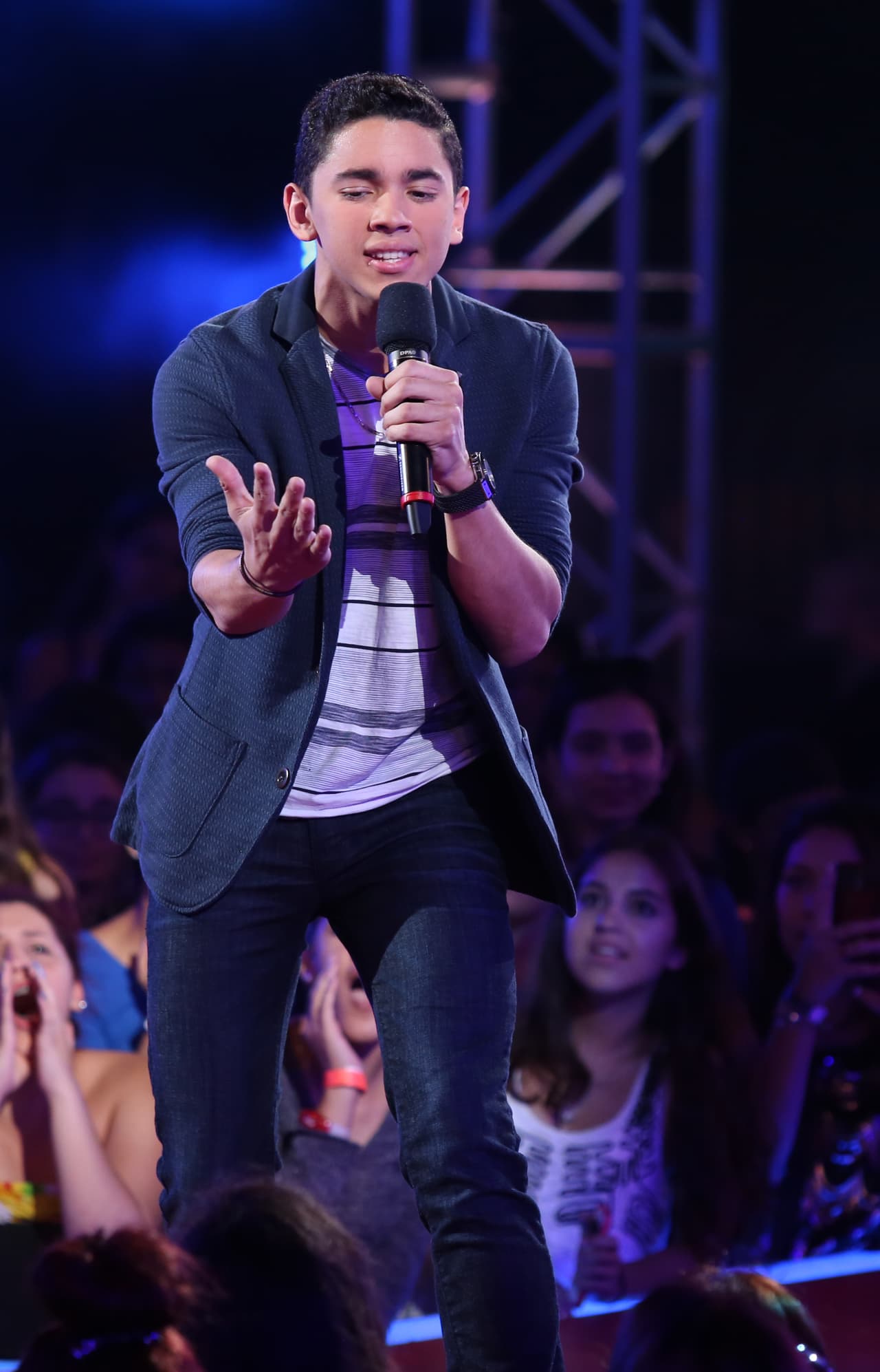 El old soul de Franco Tortolani iba con su look.