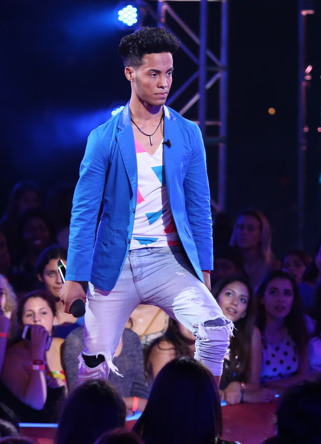 Su chaqueta azul fue como too much para la audición.