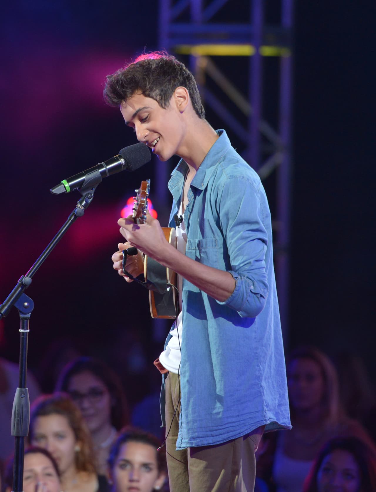 A pesar de que es un skinny boy, Sebastián rocked his look.