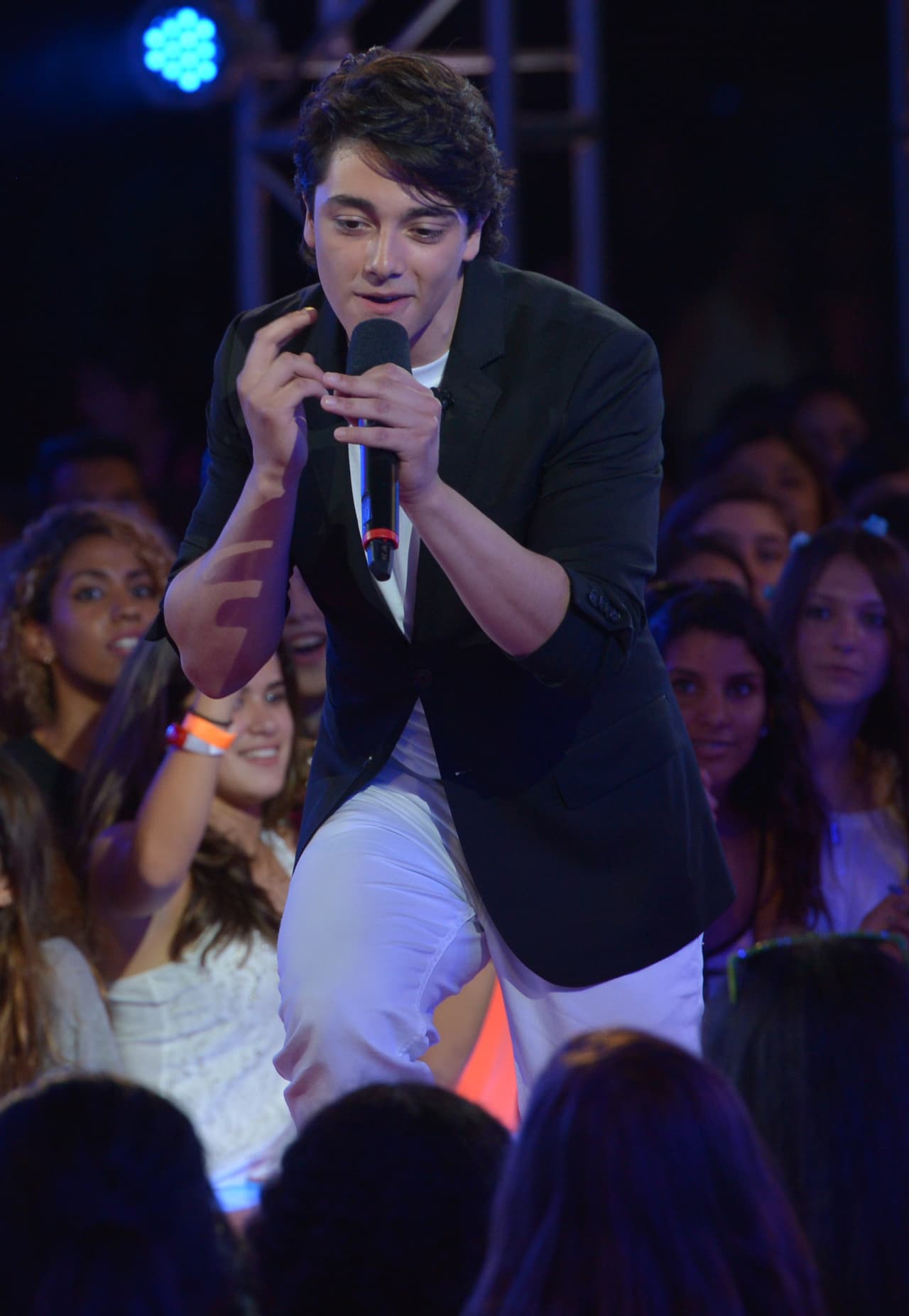 Cristhian Camacho lució como todo un caballero.