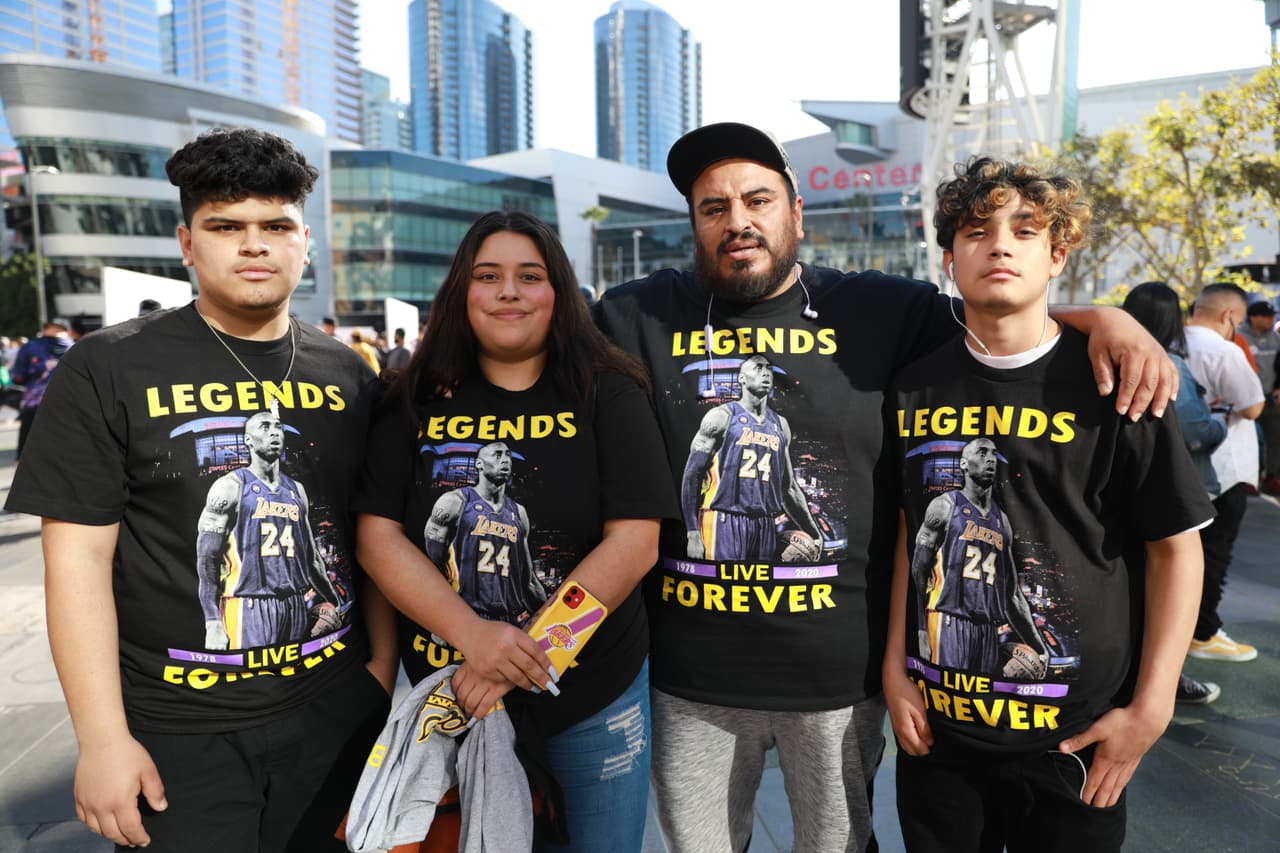 Y sus seguidores jamás olvidarán sus canastas y títulos conseguidos con los Lakers.