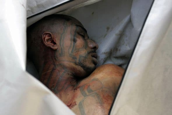 Fuentes oficiales han aducido que la amenaza mortal es lanzada por las maras en hojas volantes distribuidas en muchas partes de El Salvador.