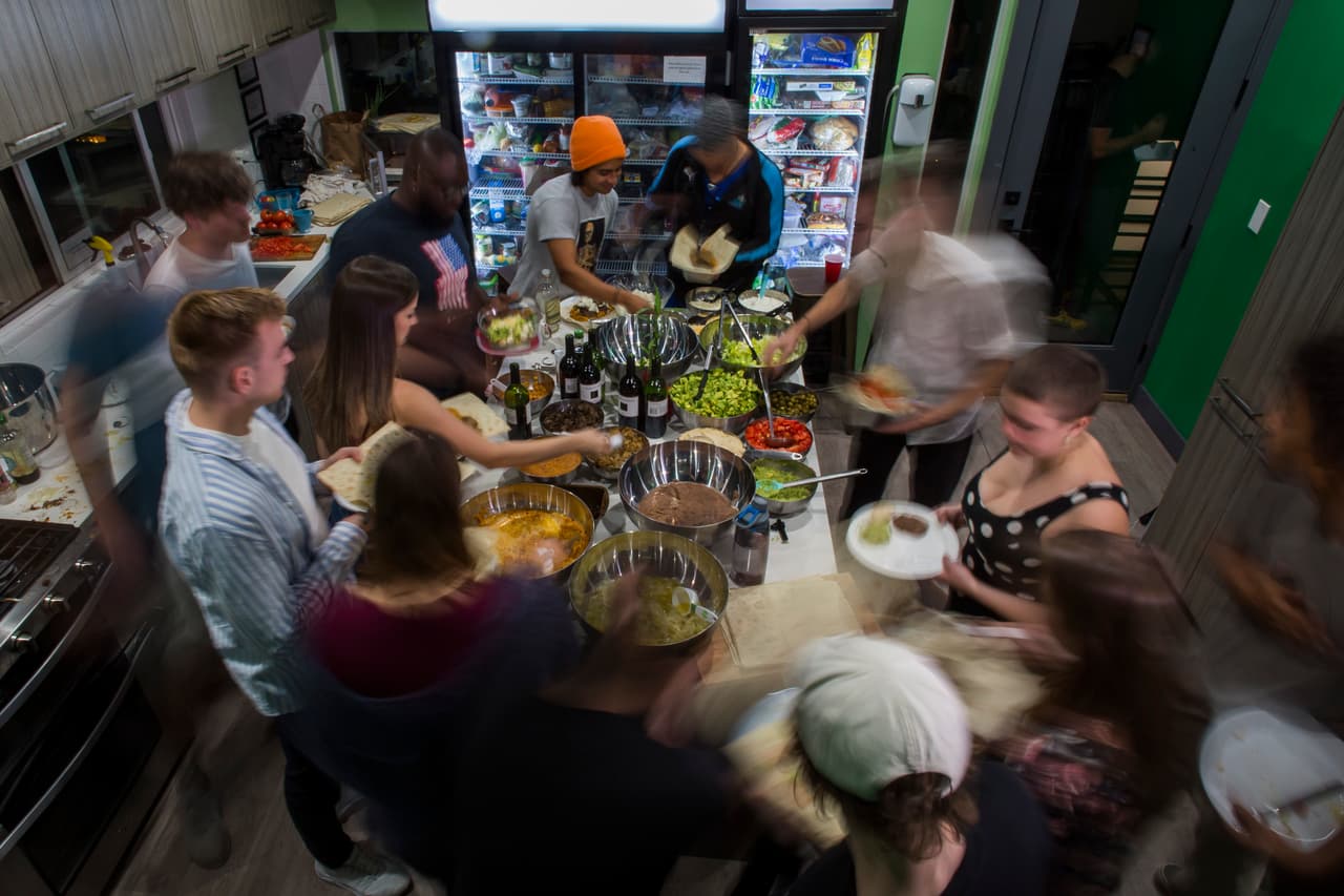 Los jóvenes pueden tener un mayor riesgo de contraer coronavirus