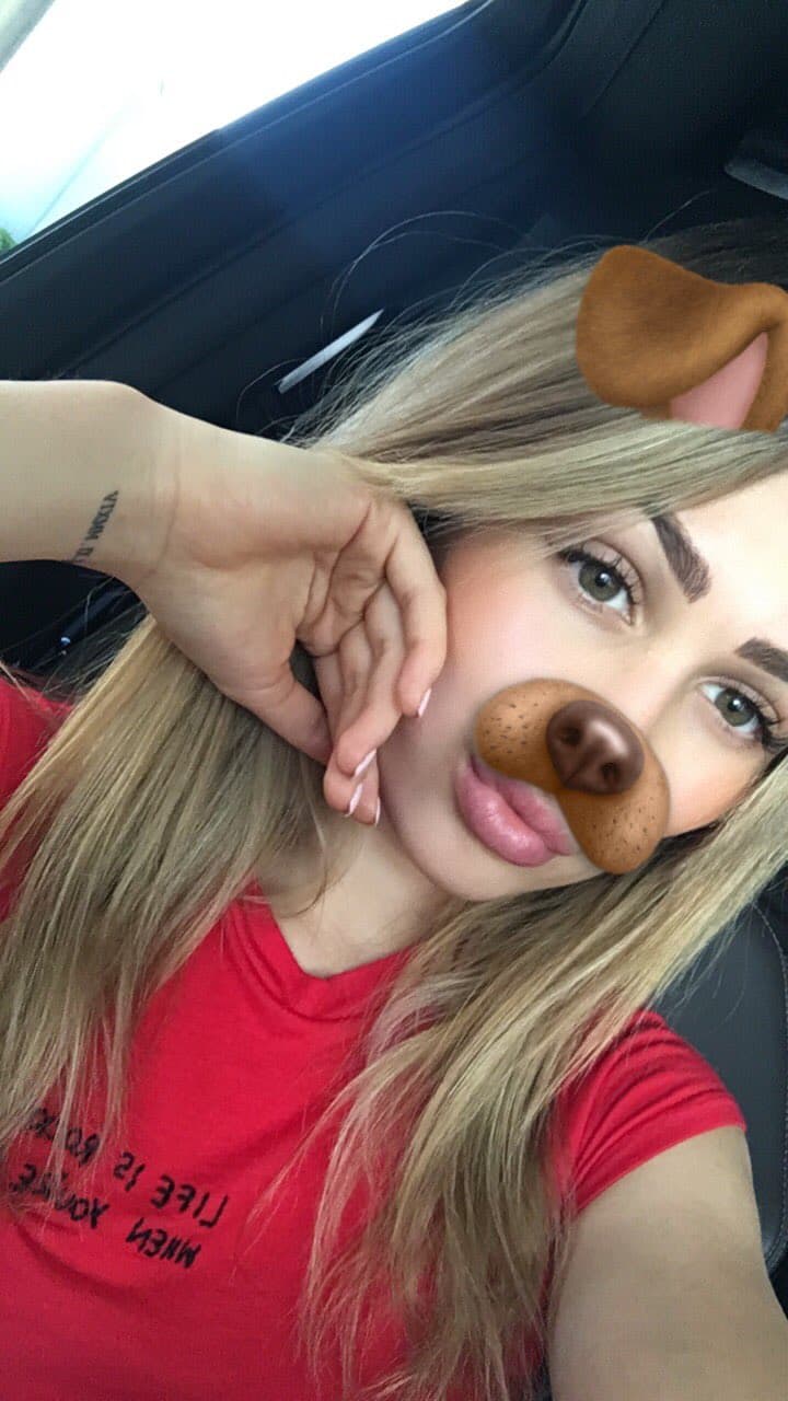 La conductora, también aprovecha el snapchat para mostrar su lado tierno con el campeón.