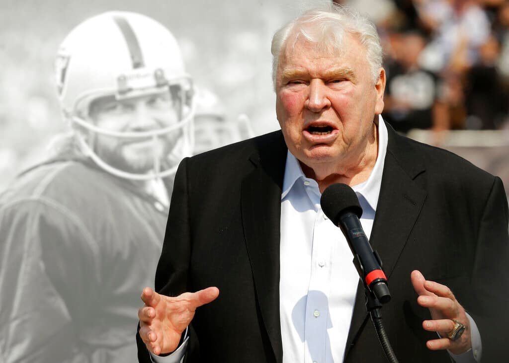 El exentrenador en jefe de los Oakland Raiders, John Madden, habla sobre el ex mariscal de campo Ken Stabler.