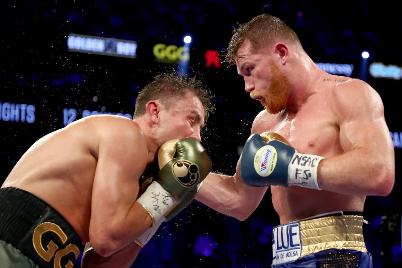 En una repetición en cámara lenta se alcanza a apreciar cómo se sacude la cabeza del nativo de Kazajistán al tiempo de que los ojos le bailan, producto de la potencia del impacto.