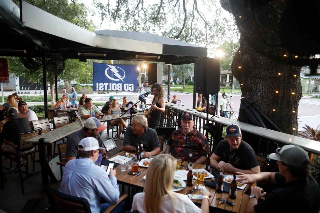 La orden también suspende las multas y citaciones relacionadas con el coronavirus en el estado.