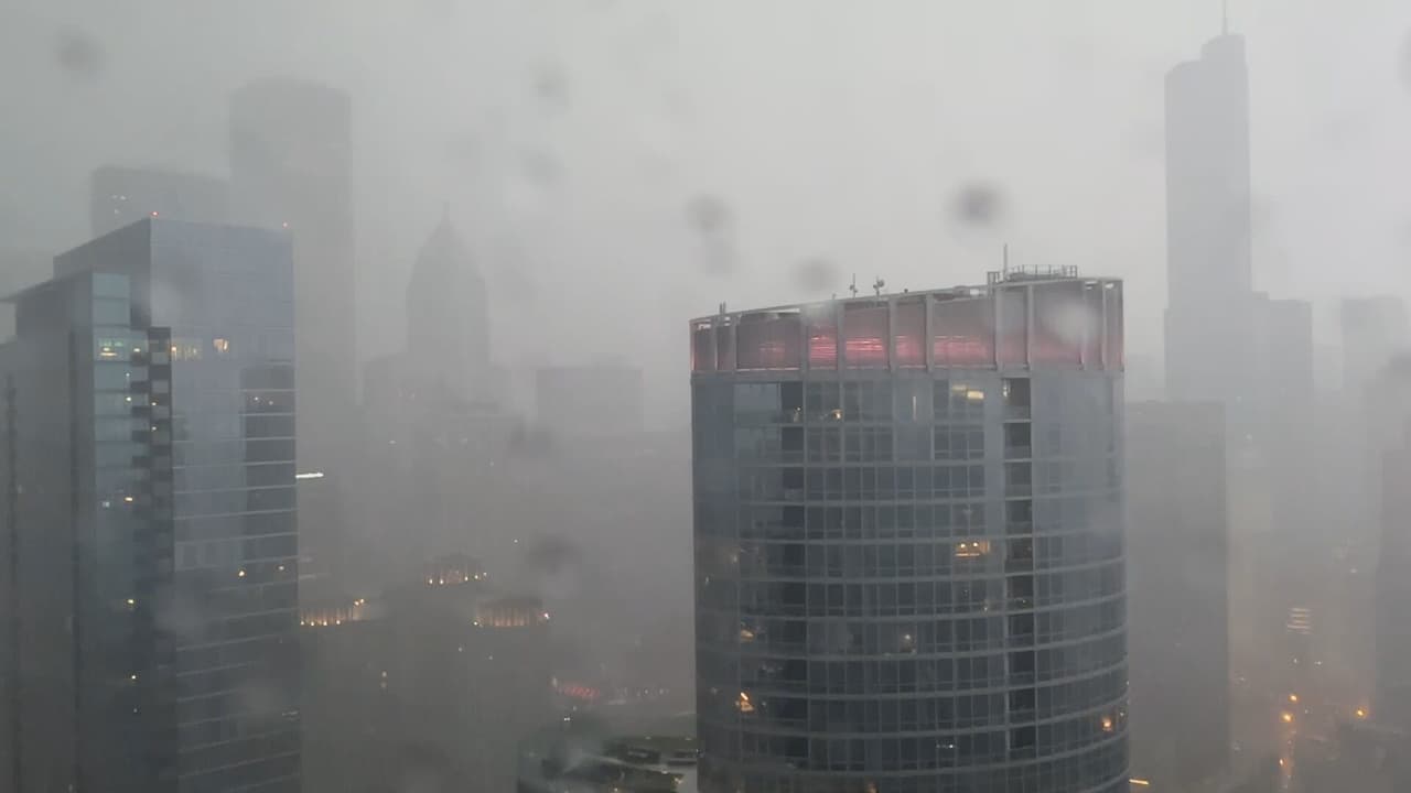 Los avisos de tormenta severa iniciaron a partir de las 5:00 p.m., hasta pasadas las 10:00 p.m. Diferentes condados, como Cook, Will, Dupage estuvieron bajo esta amenaza.