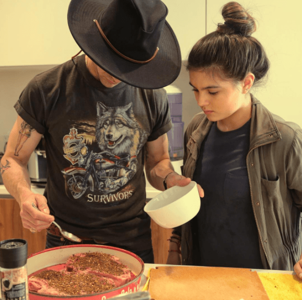 Desde siempre han sido muy unidos, además comparten la pasión por la cocina y la fotografía.