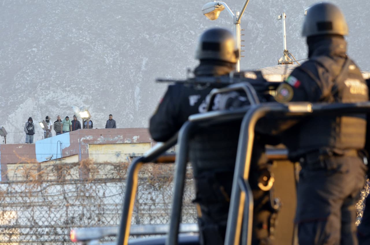 Esta fotografía fue tomada en febrero de 2016, cuando 49 prisioneros murieron en un motín. Dos facciones del cártel de Los Zetas se enfrentaron violentamente dentro del penal. Este suceso es considerado uno de los episodios más violentos en la historia de los penales de México.