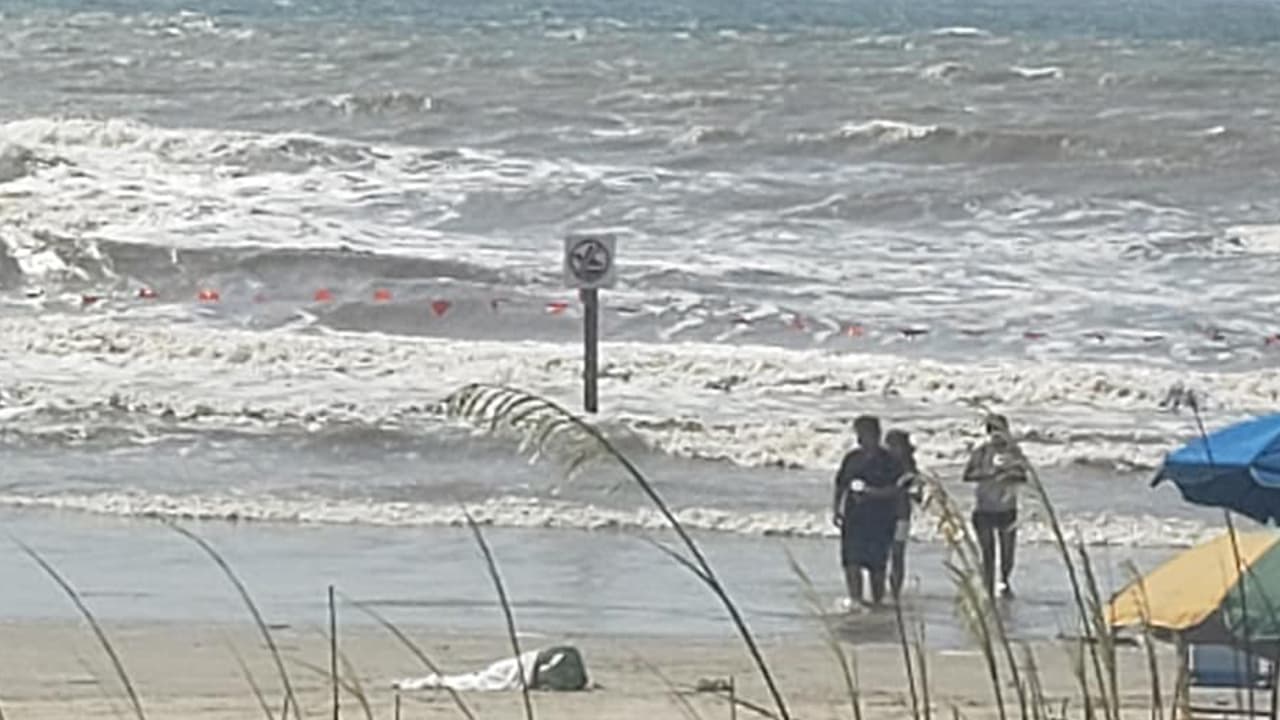 Algunas de estas fotografías fueron compartidas por Camelia, Montiel, una seguidora del grupo de
<b><a href="https://www.facebook.com/groups/coronavirusenhouston/?source_id=160042990690752" target="_blank">Facebook de Univision 45</a></b>, muestran el primer día del fin de semana feriado.