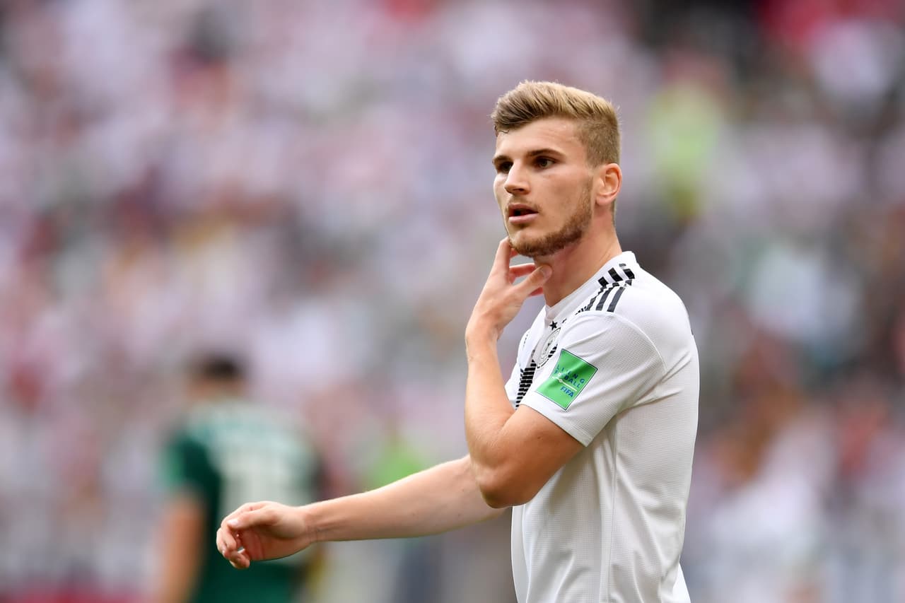 <b>Timo Werner: </b>tuvo varias jugadas de gol, la mayoría por su capacidad personal. Sin embargo, sevio muy solo en el área, sin socios y perdido.