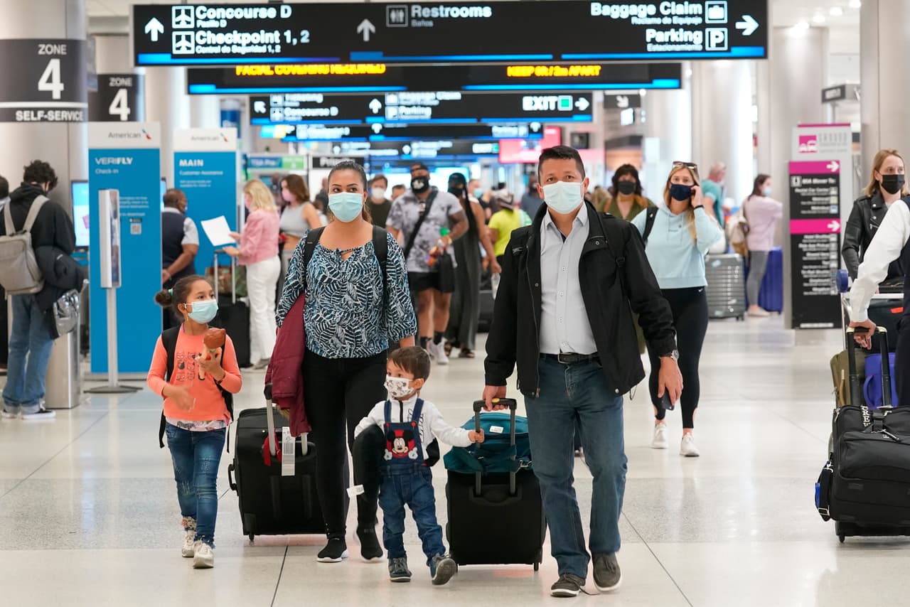 Cuando volar cambió para siempre: así era viajar en avión antes del 9/11