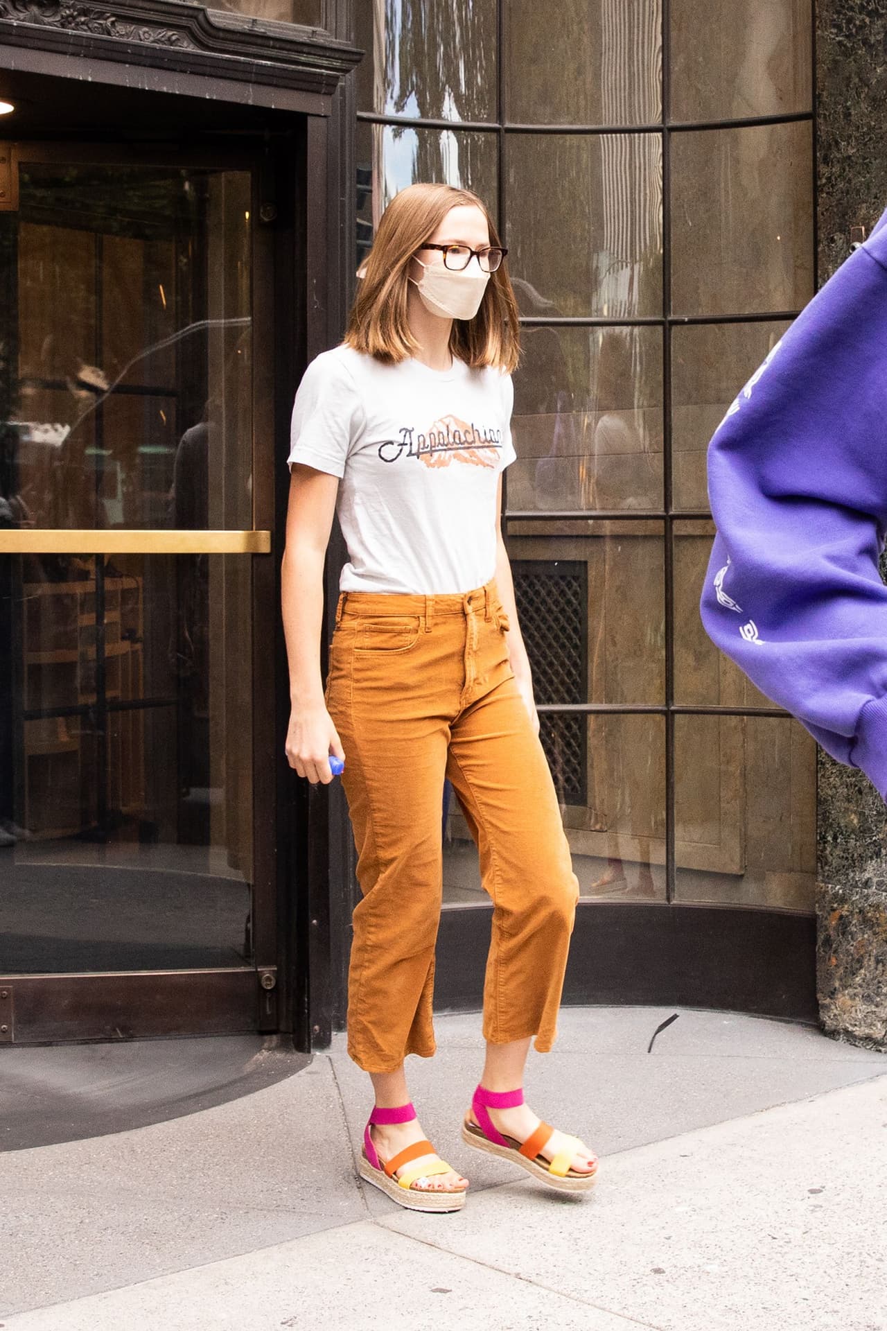 Según las versiones, prefirió 
<b><a href="https://www.univision.com/famosos/jennifer-garner-ben-affleck-historia-fotos" target="_blank">quedarse con su madre, la actriz Jennifer Garner</a></b>, como muestra de apoyo hacia ella. 
<br>