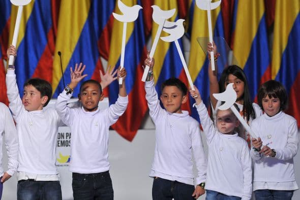Quienes entraron en la concurrida carpa instalada en el norte de Bogotá para celebrar la victoria.