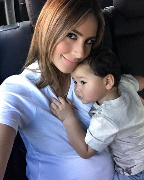 La también actriz confesó al portal 
<a href="http://www.elpais.com.co/entretenimiento/su-embarazo-matrimonio-y-nuevo-rol-en-la-tv-las-revelaciones-de-carolina-soto.html">El País</a>, que tiene 6 meses de embarazo y Violetta, como se llamará la bebé, podría nacer el 23 de agosto, mismo día en que su hermana fallecida cumplía años.