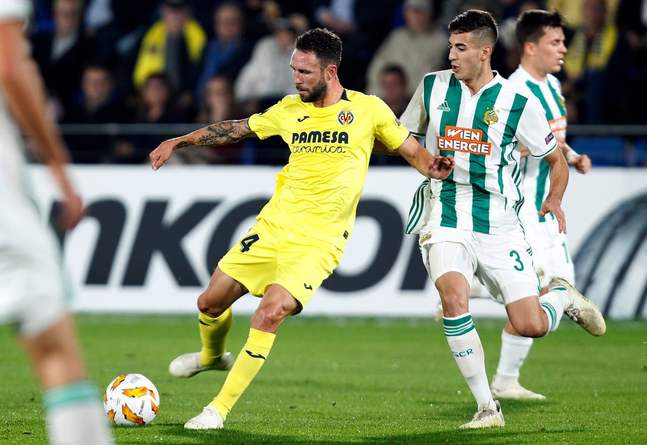 ¿Qué pasará por la mente del veracruzano cada que escucha algo de Sir Elton John? El lateral de Rayados, Miguel Arturo Layún Prado, llegó a inicios del 2015 al Watford Football Club. El entonces procedente de las Águilas, logró el ascenso de segunda división a primera. Su buen paso le llevó a militar al futbol portugués.