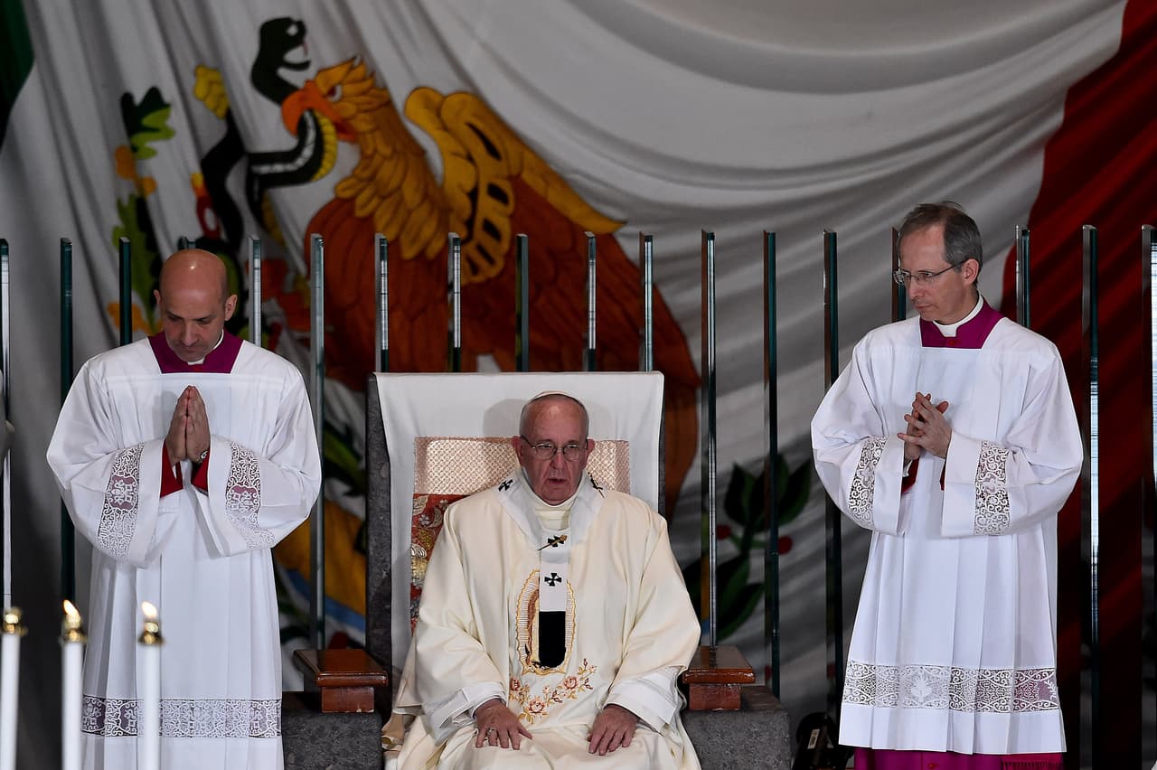 Por su parte, el Cardenal Norberto Rivera le dedicó unas palabras: Gracias por estar aquí y permanecer aquí por siempre.