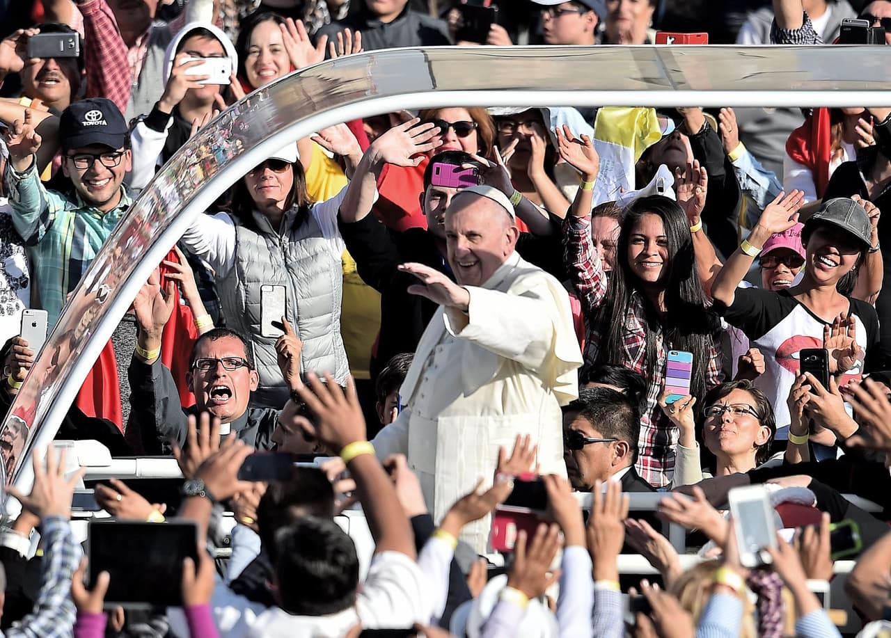 Miles más lo esperaban en la Basílica para presenciar la santa misa y su tan esperado encuentro con la Morenita del Tepeyac.