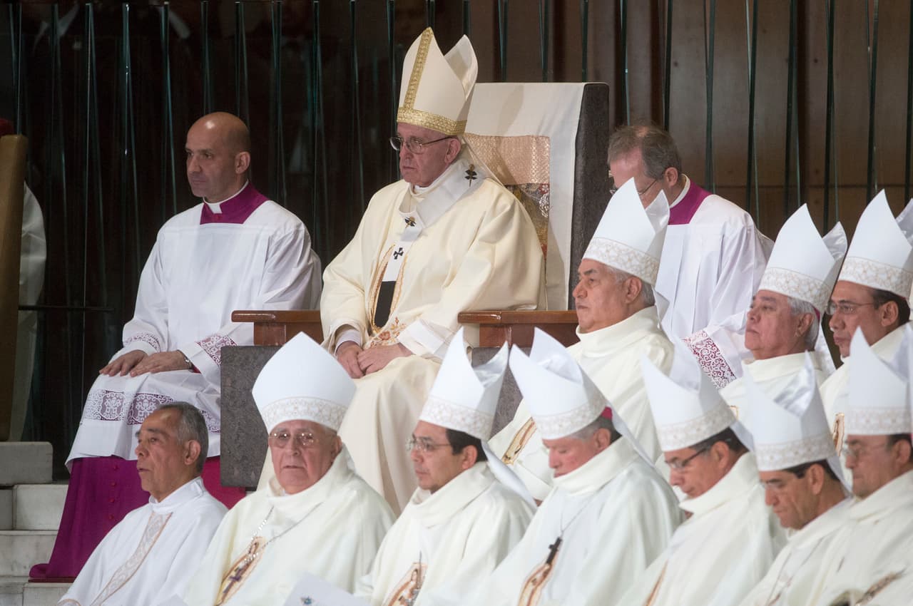 La santa misa se ofició en la actual Básilica bajo los pies de la Guadalupana.