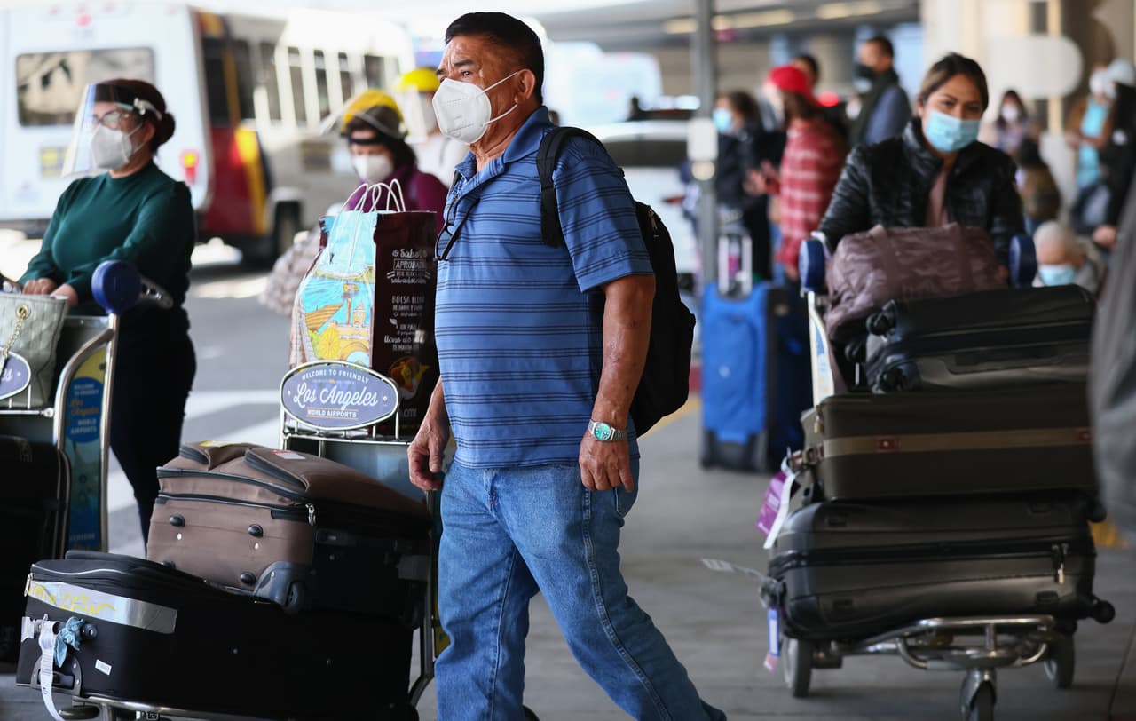 Sin mascarillas no podrás viajar en el transporte público de California, te decimos por qué