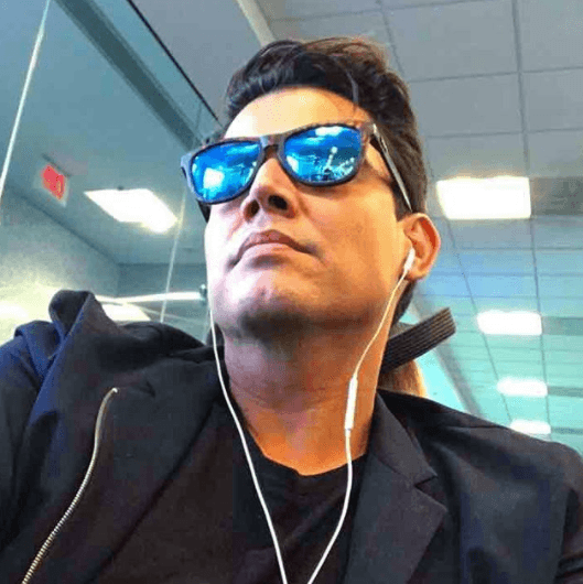 Orlando Segura viajó hacia Los Ángeles para grabar Despierta América y en sus redes sociales expresó: "mi corazón y oraciones en el Caribe y toda la Florida".