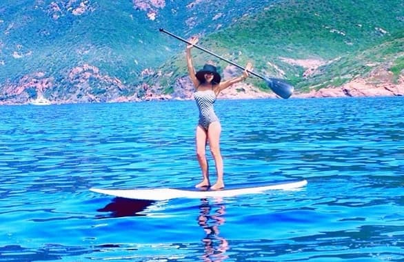 A sus casi 44 luce perfecta.