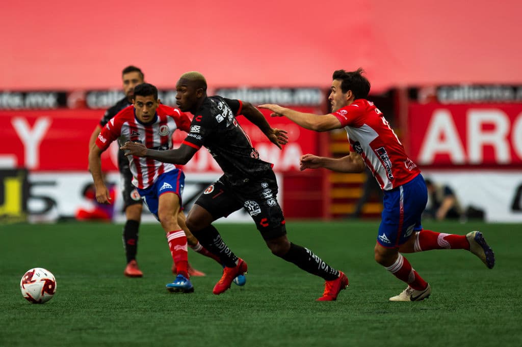 Con goles de Nicolás Ibáñez y Ramiro González, el Atlético San Luis se impone como visitante y consigue su primer victoria del torneo.