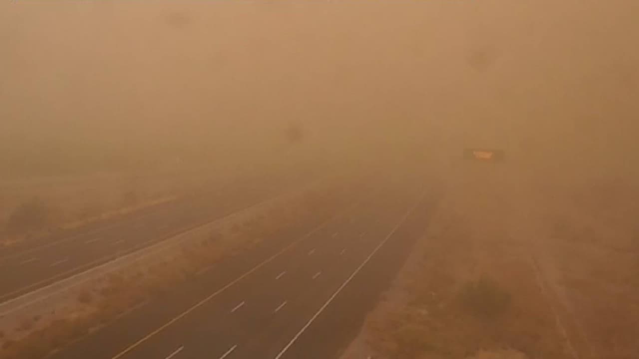 El Departamento de Transporte de Arizona indica que las 
<a href="https://www.univision.com/local/arizona-ktvw/phoenix-ha-tenido-40-dias-con-110ºf-y-se-preve-el-mismo-patron-de-calor-para-esta-semana">tormentas de polvo volverán azotar al valle del sol</a>, como lo hicieron el 16 de agosto. 
<br>