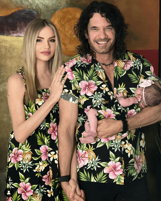 Mario Cimarro, su prometida y su hija