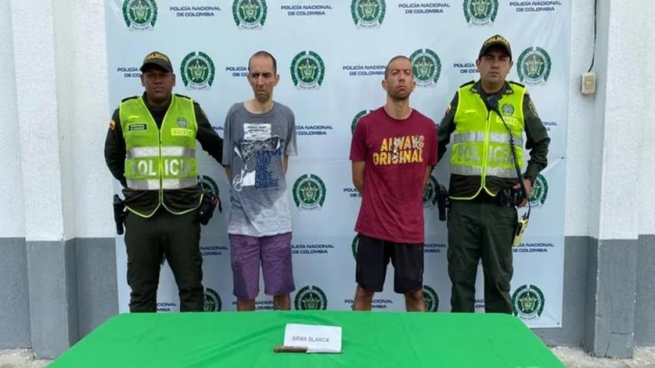 Dos hermanos que estaban bajo arresto domiciliario son acusados de torturar y matar a su propia madre