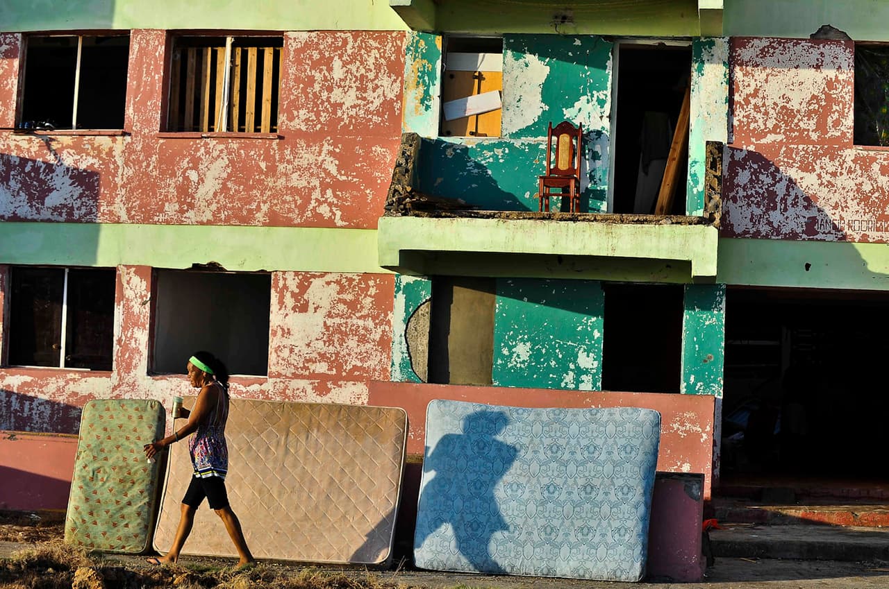El huracán Matthew golpeó con fuerza el oriente de Cuba y provocó numerosos daños en ciudades como Baracoa.