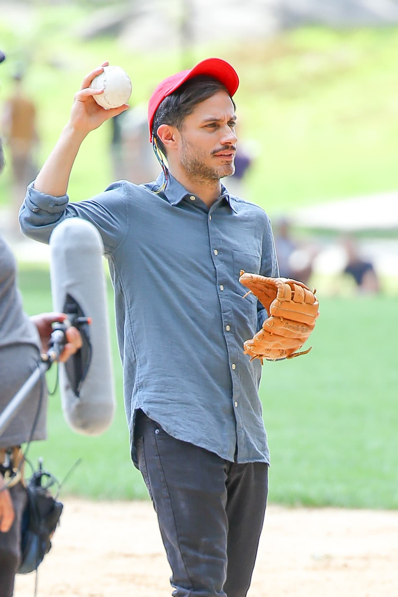 Aprovechando la grabación de su programa, el mexicano se divierte con sus pequeñines.