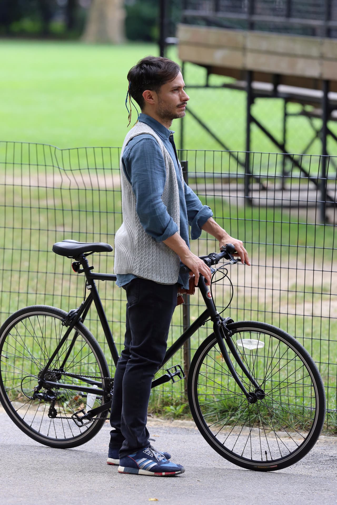 Aprovechando la grabación de su programa, el mexicano se divierte con sus pequeñines.