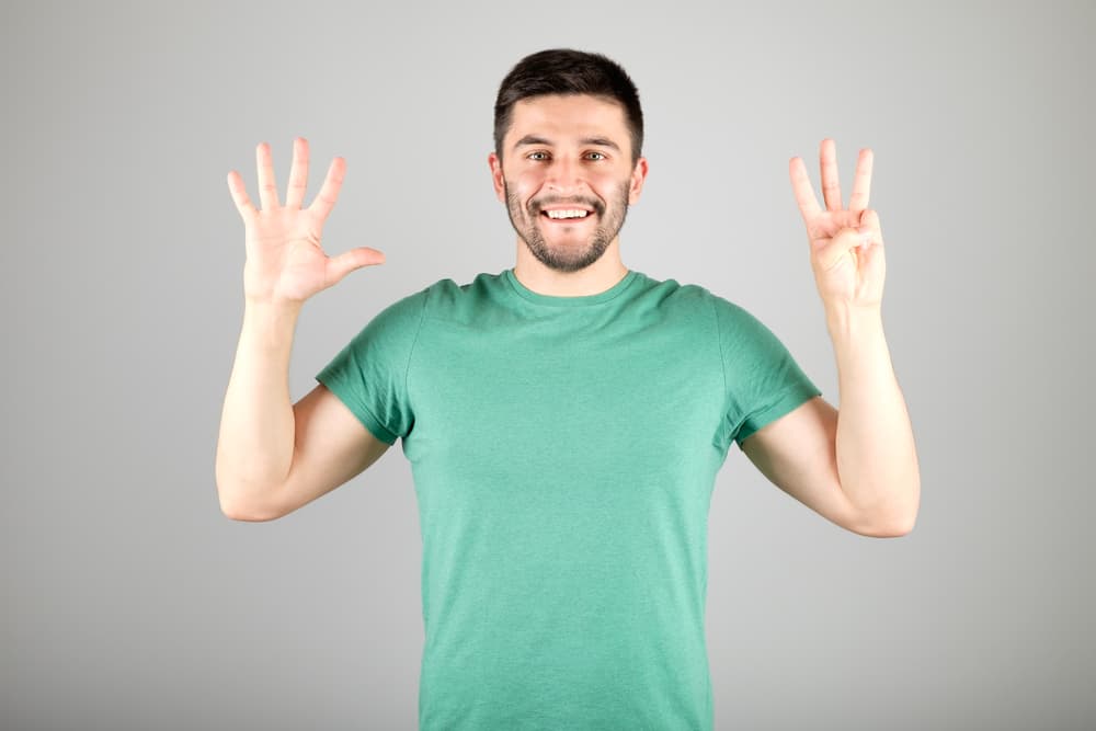 Los 8 que nacieron un día 17 inclinados a los bienes materiales, gran importancia al dinero, buenos administradores, trabajadores responsables.
<br>Los 8 que nacieron un día 26 orgullosos de lo que han logrado en la vida, con sus negocios, con la familia, muy organizados, confiables, proveedores.