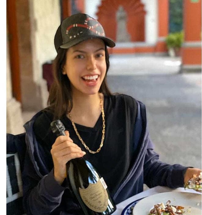 Algunos medios 
<b>han consignado que tenía 23</b>. En redes sociales se habla de que incluso era mayor. 
<br>