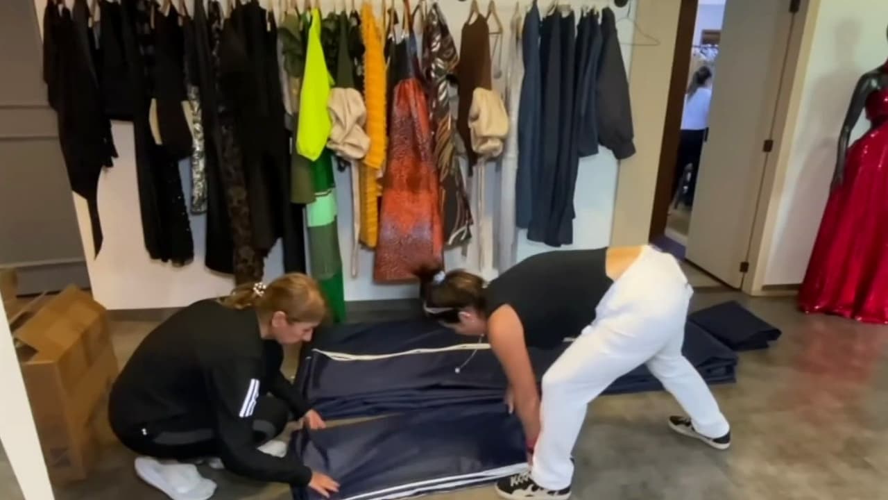 Diseñadora dona bolsas mortuorias para cuerpos recuperados de los escombros en Venezuela