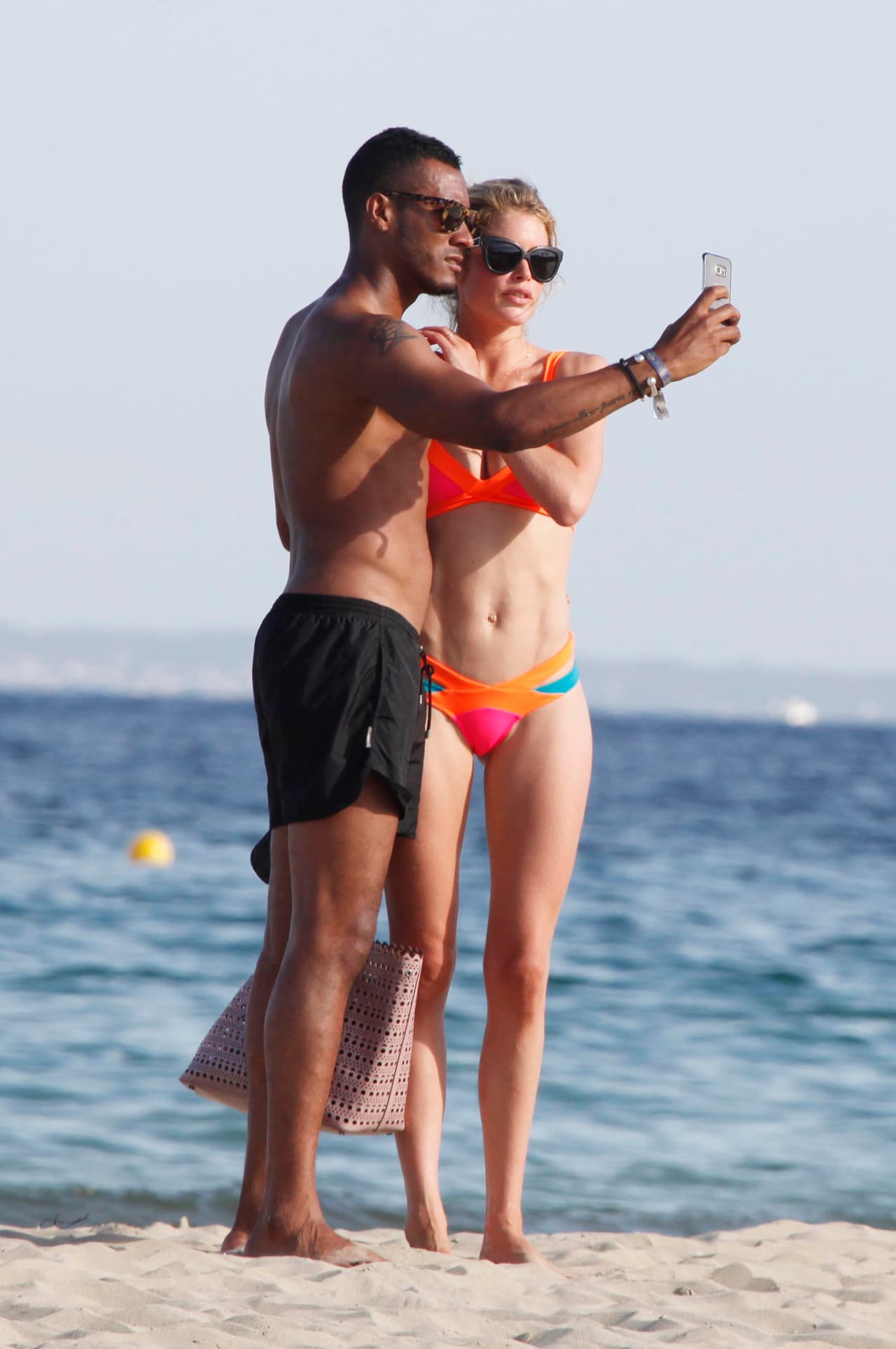 Kroes disfrutó de las bondades del sol en esta paradisiaca playa.