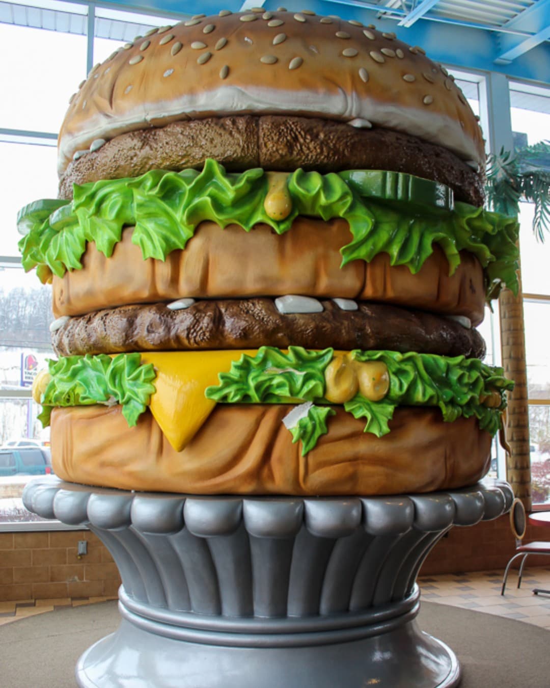 <b><a href="https://www.visitpa.com/region/laurel-highlands/big-mac-museum-restaurant">The Big Mac Museum (North Huntington)</a></b>. Ubicado dentro de un restaurante tradicional de McDonald's, The Big Mac Museum rinde homenaje al icónico sándwich estadounidense Big Mac con exhibiciones interactivas y recuerdos históricos.
<br>
<br>
<b><a href="https://goo.gl/maps/rMWRgd8YaoKvmfWN7">Cómo llegar</a></b>