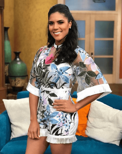 Las transparencias y los volados van perfecto con el estampado floral.