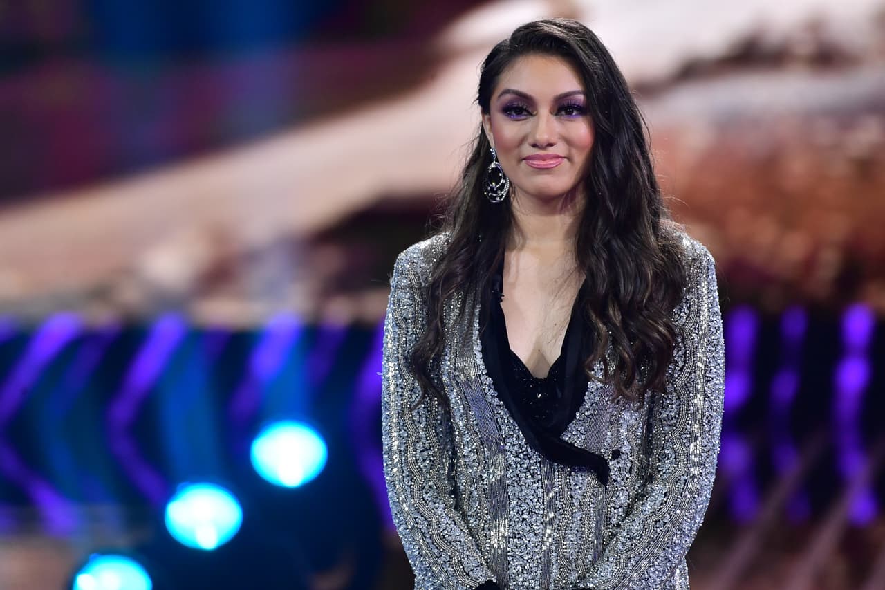 Alejandra Espinoza fue la encargada de dar a conocer a Fátima Poggi como la primera finalista de Reina de la Canción.