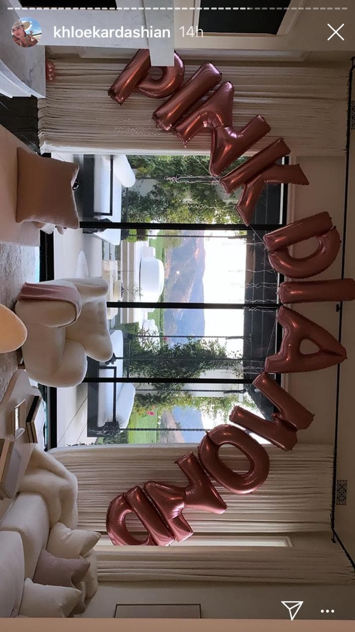 La empresaria de 35 años presumió que deletreaban el nombre de su nuevo aroma Pink Diamond.