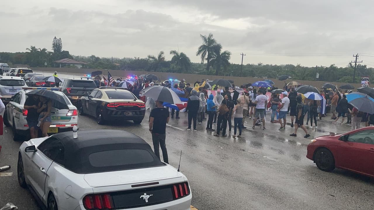 Manifestantes a favor de la libertad en Cuba cierran la autopista Palmetto: tome vías alternas