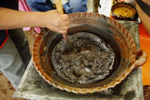 La conmemoración de la Batalla de Puebla es celebrada de muchas formas, tanto en México como en el extranjero, principalmente en EEUU, una de ella es a través de la gastronomía, con un delicioso mole poblano.