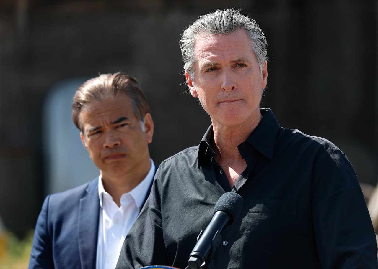 Tras el incidente, el gobernador Gavin Newsom escribió en la red social X que Padilla es “una de las personas más decentes” que conoce, y calificó el hecho como “indignante, vergonzoso y dictatorial”.