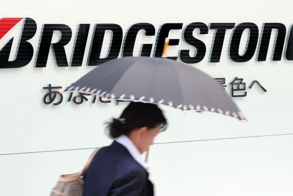 Su apellido significa literalmente "Puente de Piedra".