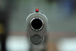 Capturan a joven acusado de disparar contra policías 